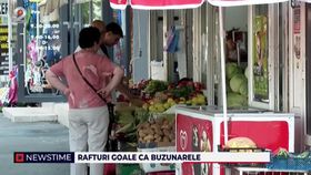 Rafturile magazinelor, din ce în ce mai goale. Oamenii dau vina pe scumpirile din ultima perioadă: „Nu se vinde”